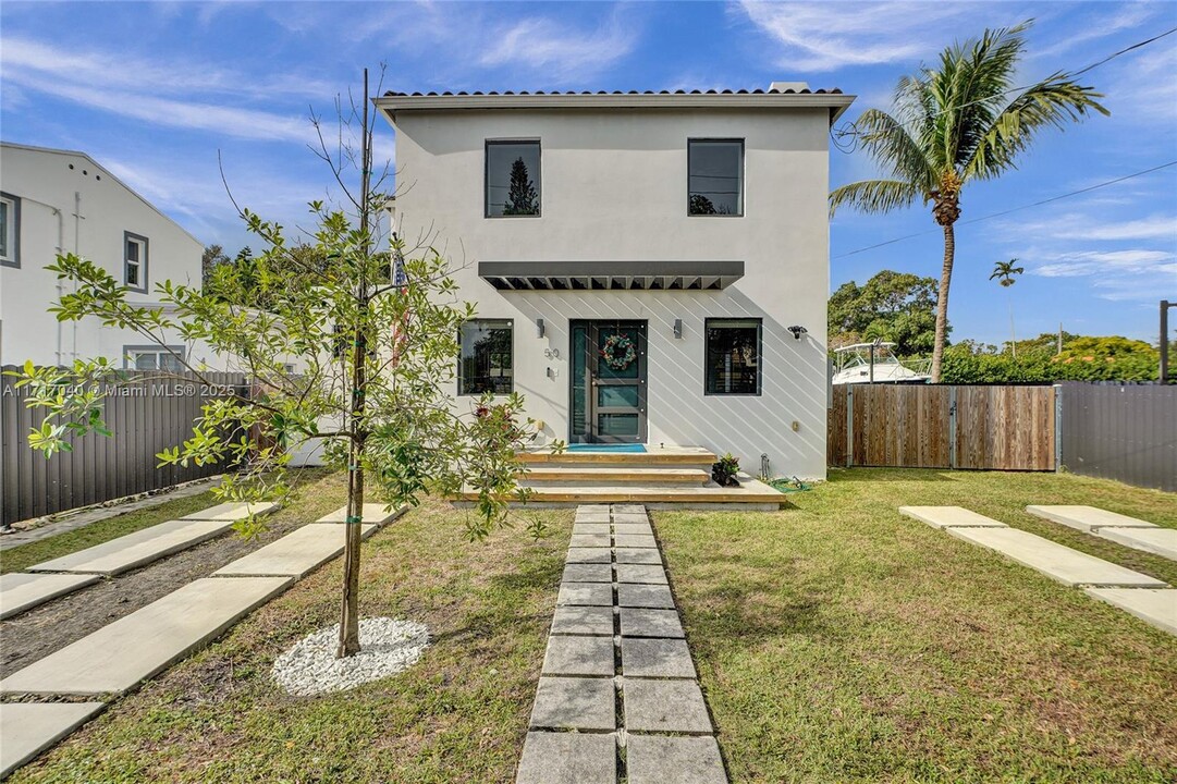 50 NW 24th Ave in Miami, FL - Building Photo