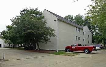 Canterbury Place in Westlake, OH - Foto de edificio - Building Photo