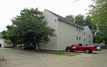 Canterbury Place in Westlake, OH - Building Photo - Building Photo