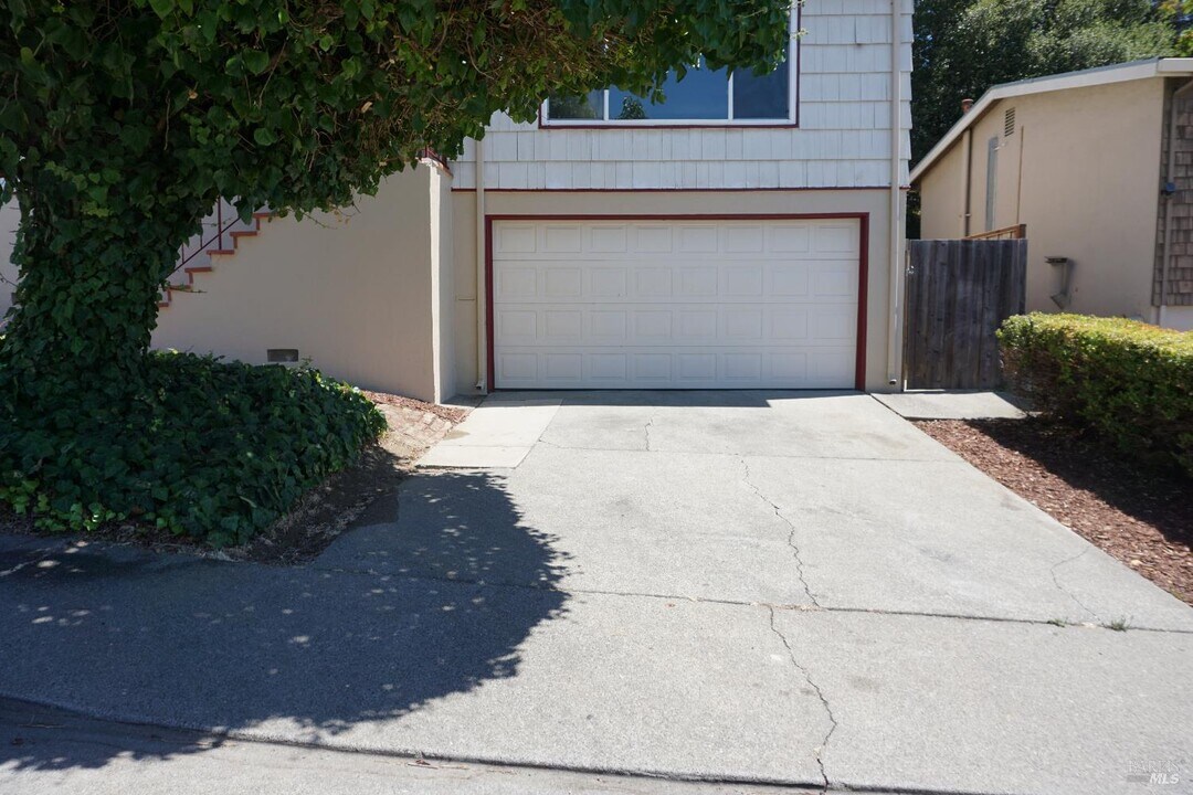 142 El Poco Pl in Vallejo, CA - Building Photo