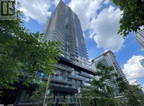 30 Roehampton Ave in Toronto, ON - Building Photo