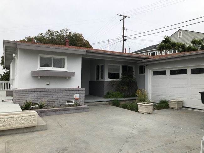 202 Vía Mesa Grande in Redondo Beach, CA - Building Photo - Building Photo
