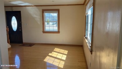 508 Chamberlin St in East Meadow, NY - Building Photo - Building Photo