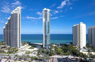 17475 Collins Ave in Sunny Isles Beach, FL - Foto de edificio - Building Photo