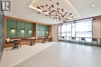 2495 Eglinton Ave W in Mississauga, ON - Building Photo - Building Photo