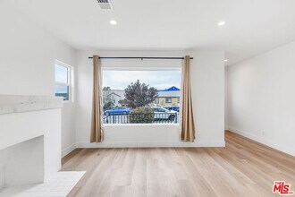 2034 S Palm Grove Ave in Los Angeles, CA - Building Photo - Building Photo