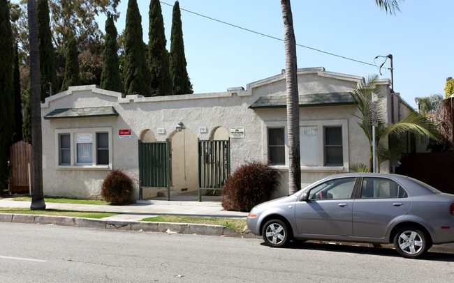 1913 E Broadway in Long Beach, CA - Foto de edificio - Building Photo