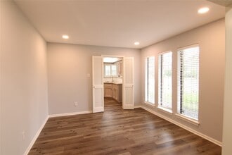 12511 Ella Lee Ln in Houston, TX - Building Photo - Building Photo