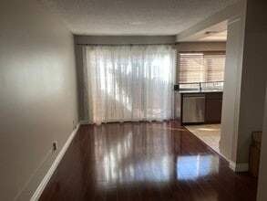 1445 1st St in Duarte, CA - Foto de edificio - Building Photo