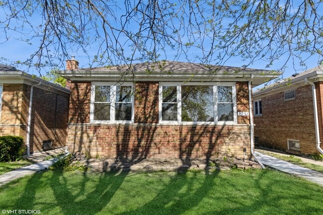 property at 6251 N Hamlin Ave