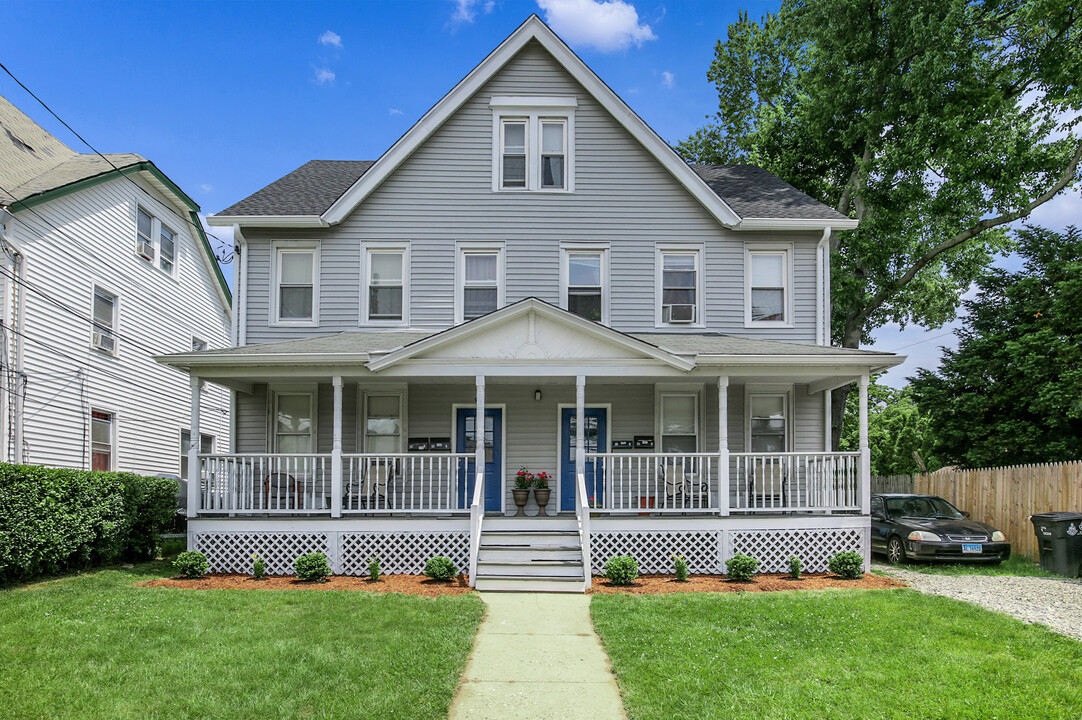 96 Lockwood Ave in Stamford, CT - Building Photo