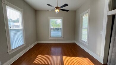 102 Paul St in San Antonio, TX - Foto de edificio - Building Photo