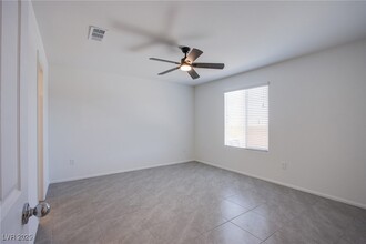 6288 Dolosonte St, Unit 09-303 in Las Vegas, NV - Building Photo - Building Photo