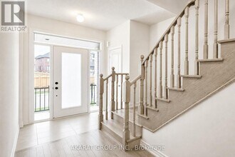 124 Armilia Pl in Whitby, ON - Building Photo - Building Photo