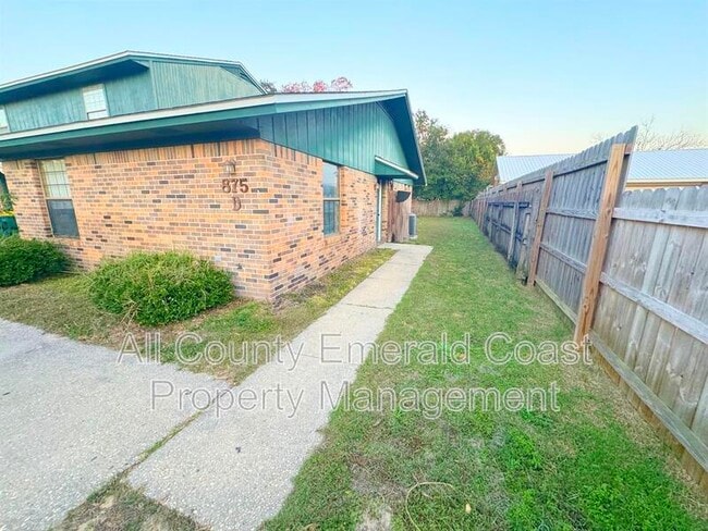 875 Fairview Dr in Fort Walton Beach, FL - Building Photo - Building Photo