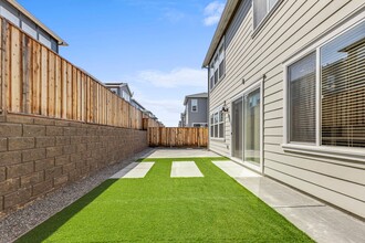 284 Wharf Ter in Marina, CA - Building Photo - Building Photo
