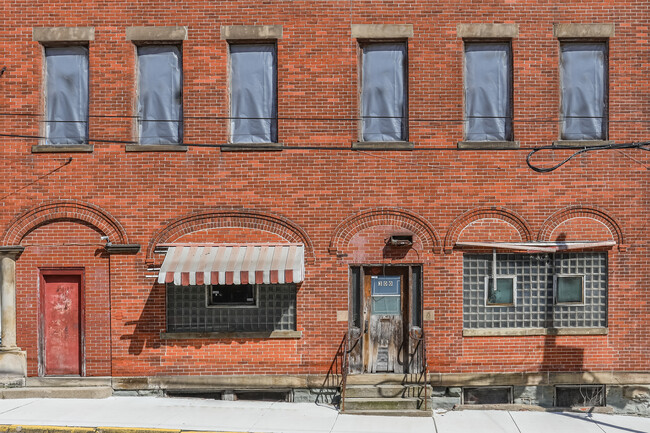 300 Hays Ave in Pittsburgh, PA - Foto de edificio - Building Photo