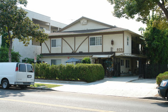 826 E Harvard St in Glendale, CA - Foto de edificio - Building Photo