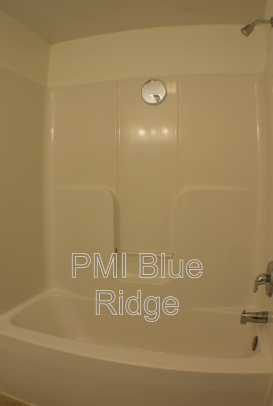 1416 Highland Ave in Hendersonville, NC - Building Photo - Building Photo