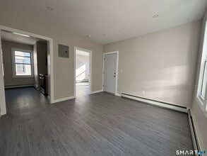 82 Waldorf Ave in Bridgeport, CT - Building Photo - Building Photo