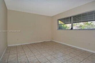 2101 NE 68th St, Unit 103 in Fort Lauderdale, FL - Building Photo - Building Photo
