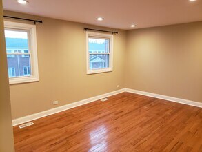 2128 Rugen Rd in Glenview, IL - Foto de edificio - Building Photo