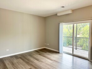 811 E Main St in East Dundee, IL - Building Photo - Building Photo