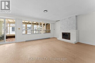 1558 Queen St E in Toronto, ON - Building Photo - Building Photo