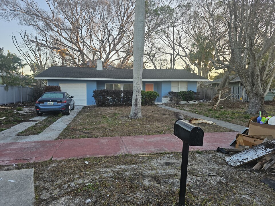 223 S Blvd of the Presidents in Sarasota, FL - Building Photo