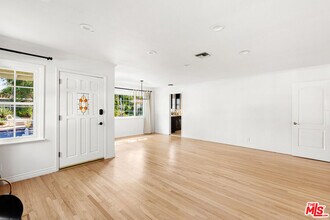 5131 Don Pio Dr in Los Angeles, CA - Building Photo - Building Photo