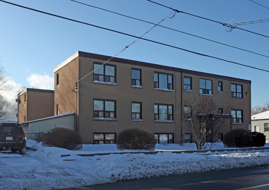 255 Malaga Rd in Oshawa, ON - Building Photo