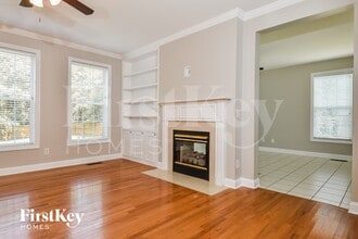 6383 Clubside Dr in Whitsett, NC - Foto de edificio - Building Photo