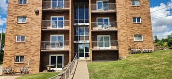 1409 Summit St, Unit #202 in Pittsburgh, PA - Building Photo