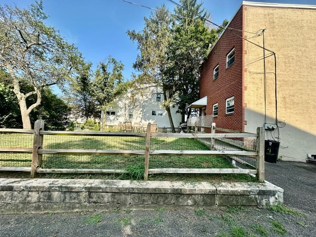 424 Paxson Ave, Unit 424 Paxson Ave Unit 2