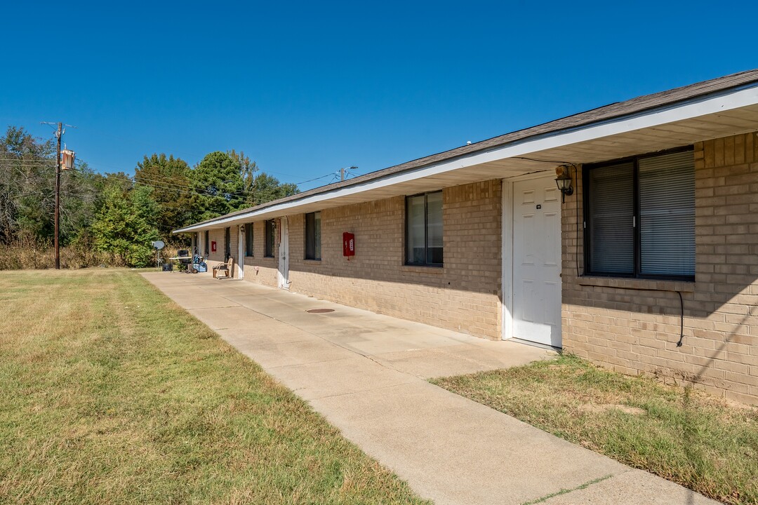 Pecan Estates in Pittsburg, TX - Foto de edificio