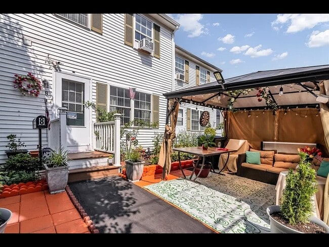 8 Hall St in Lawrence, MA - Foto de edificio - Building Photo