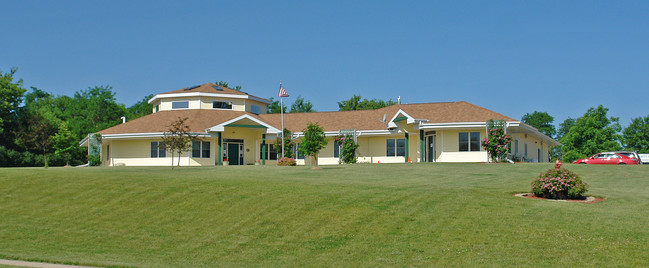 Hilltop Manor in Ripon, WI - Building Photo - Building Photo