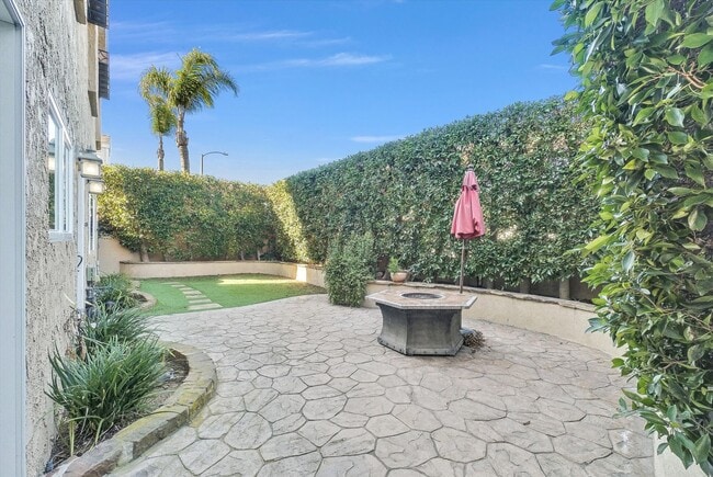 2006 Manhattan Beach Blvd in Redondo Beach, CA - Building Photo - Building Photo