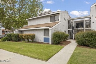 5123 Longfellow Way in Oxnard, CA - Building Photo