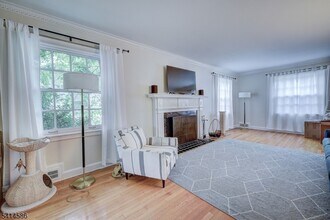 548 Hartford Ct in South Orange, NJ - Building Photo - Building Photo