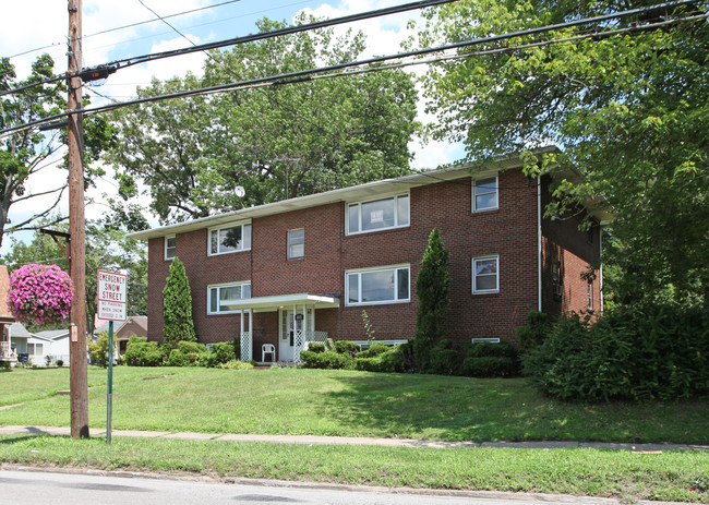 445 Canton Rd in Akron, OH - Foto de edificio - Building Photo