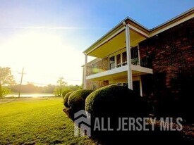 304 Lakeview Terrace in Princeton, NJ - Building Photo