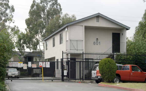 East End Villas Apartments in Pomona, CA - Building Photo - Building Photo