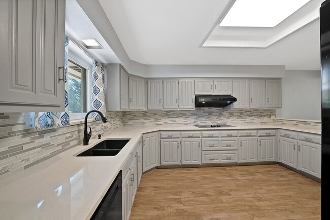 2812 Whisperwood Trail in Arlington, TX - Foto de edificio - Building Photo