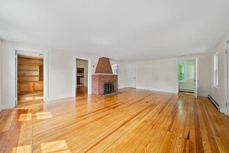17 Lovers Ln in Duxbury, MA - Building Photo - Building Photo