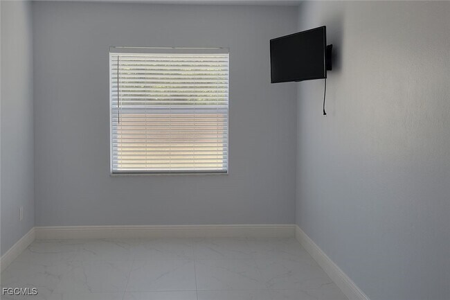 818 Albert Ave in Lehigh Acres, FL - Building Photo - Building Photo