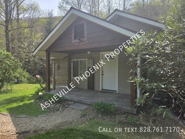 361 Warren Creek Rd in Candler, NC - Building Photo - Building Photo