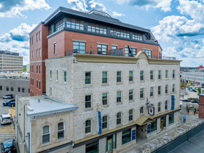 5 Douglas St in Guelph, ON - Building Photo - Building Photo