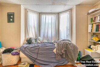 28 Monmouth St, Unit 1 in Boston, MA - Foto de edificio - Building Photo