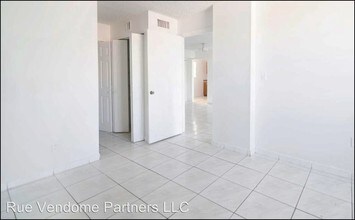6960 Rue Vendome in Miami, FL - Building Photo - Building Photo
